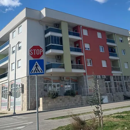 Apartman Mona Apartment