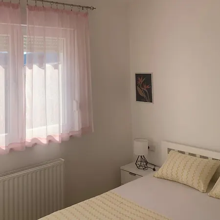 Apartman Mona Daire Trebin