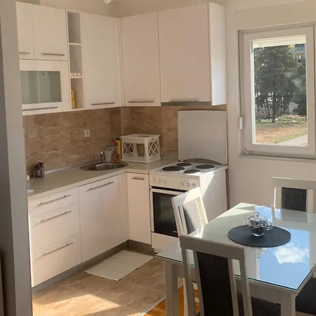 Apartman Mona * Trebin