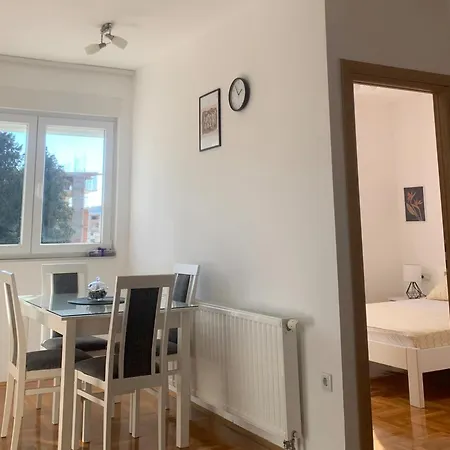 Apartman Mona *